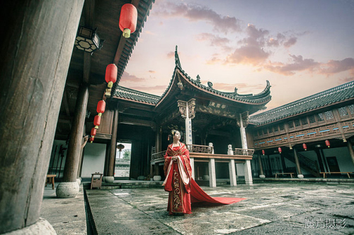 婚纱礼服